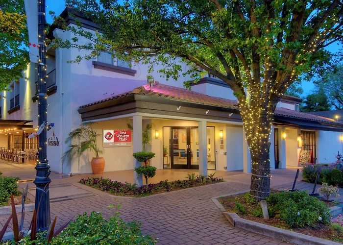 Best Western Plus Palm Court Hotel