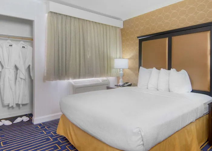 Best Western Plus Palm Court Hotel