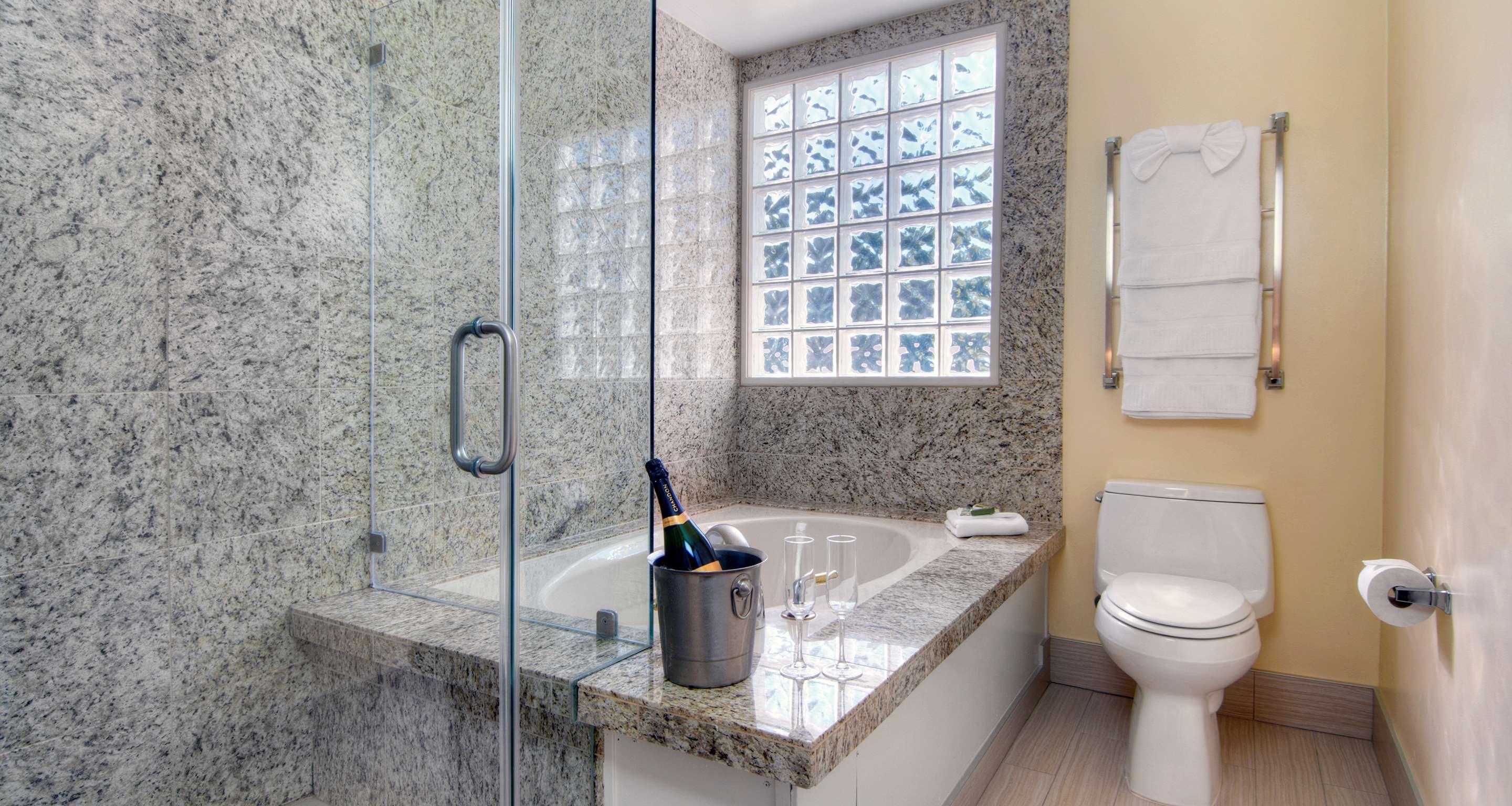 Western Palm Court Hotel 4*