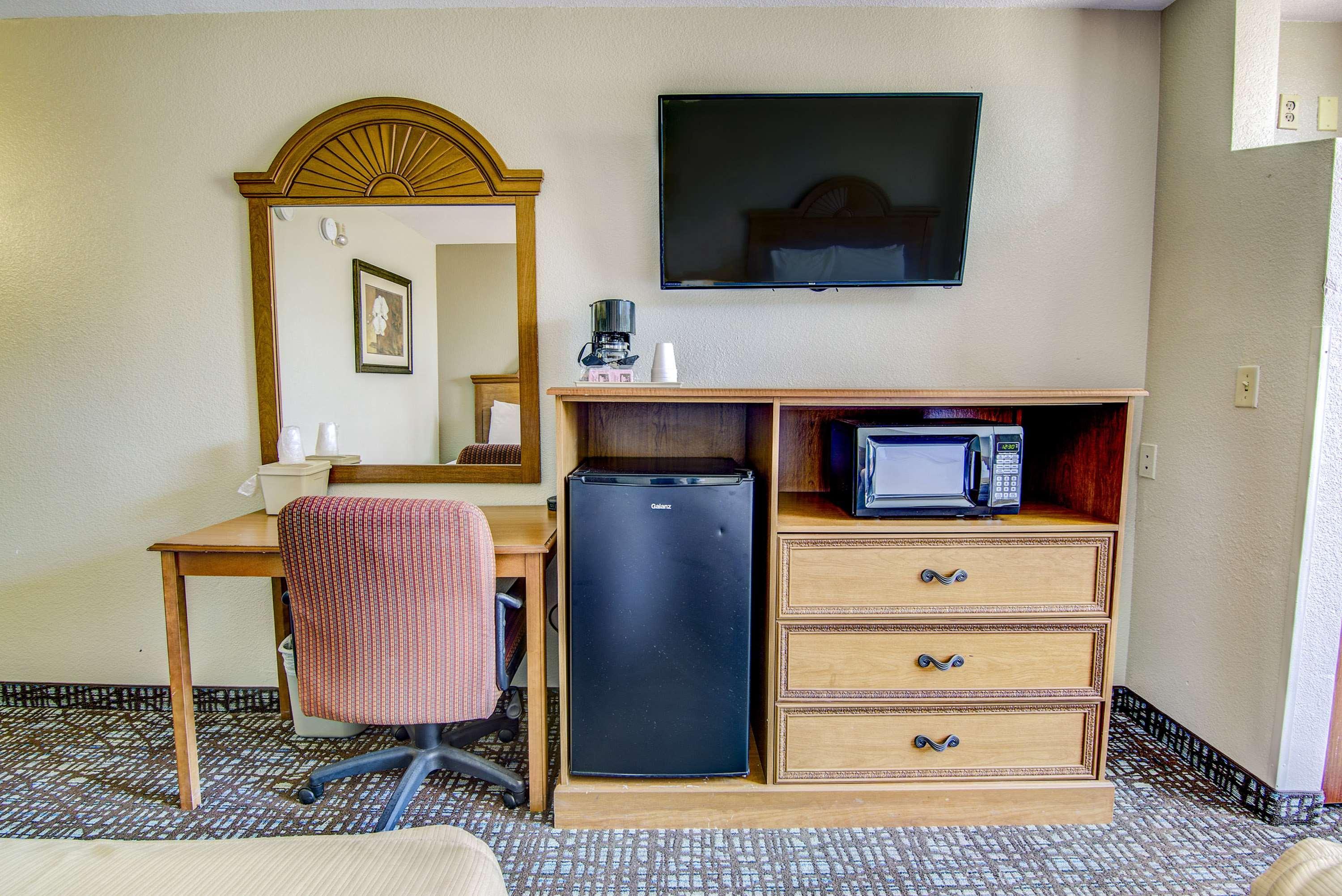 Western Palm Court Hotel Davis
