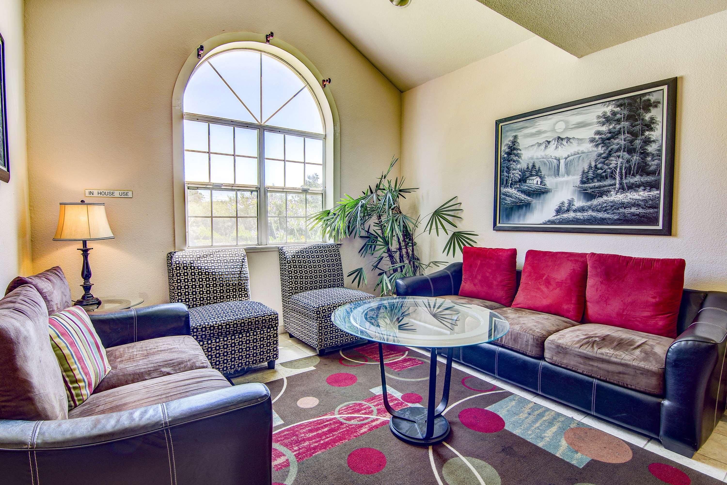 Western Palm Court Hotel 4*