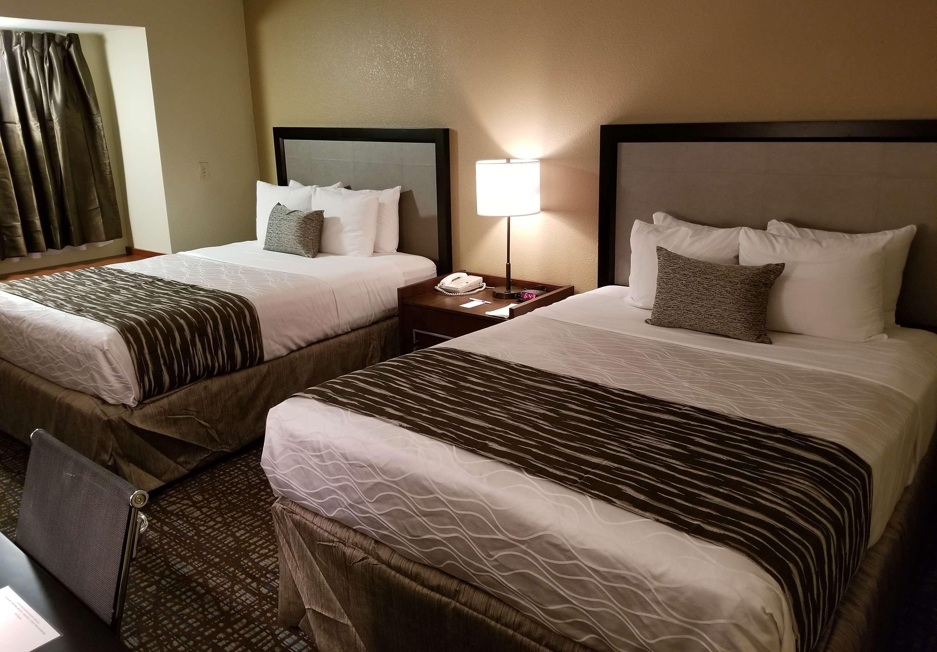 Western Palm Court 4*