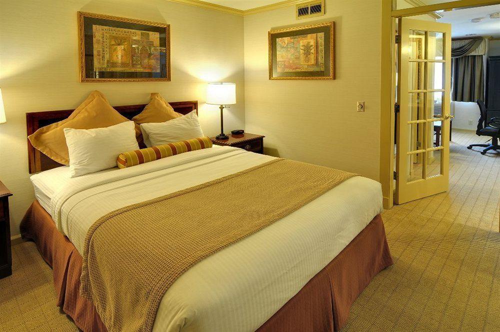 Western Palm Court Hotel 4*